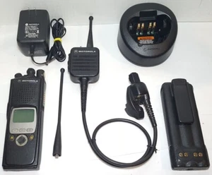 MOTOROLA XTS5000 700 800 MHz P25 Digital Police Fire EMS RADIO H18UCF9PW6AN - Afbeelding 1 van 3