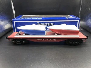 Industrial Rail IDMU7002 O Gauge Union Pacific Flatcar with 2 Boats #50055 NIB - Bild 1 von 6