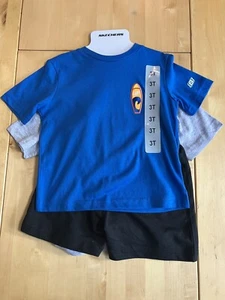 Juego de 3 piezas Skechers para niños con 2 camisetas y 1 corto en gris, azul oscuro y negro - Imagen 1 de 11