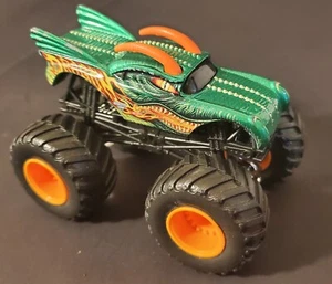Hot Wheels Monster Jam 1:64 Diecast Truck Green Dragon Reptile  - Picture 1 of 5
