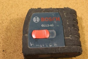 Bosch GLL2-40 Self-Level Cross Line Laser Level - Picture 1 of 3