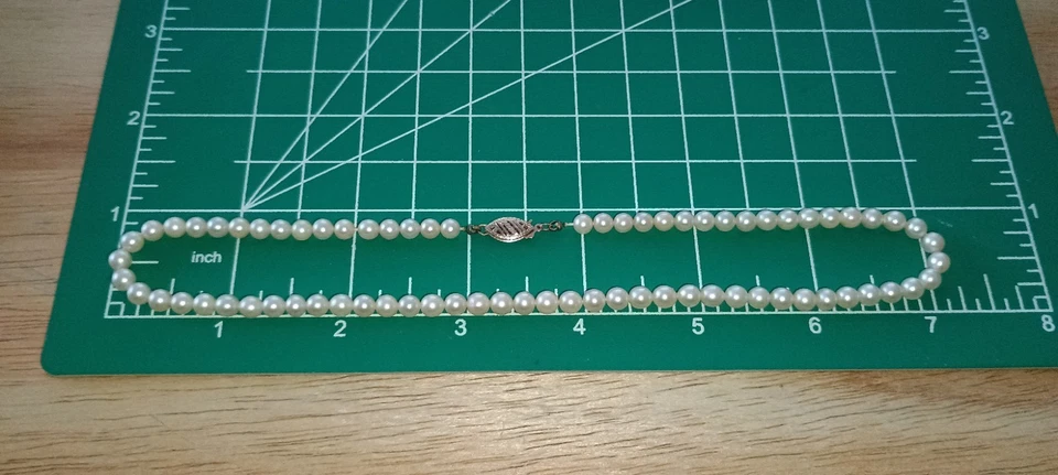 Colar vintage de pérola fio único e fecho de ouro 14K off white  - Imagem 1 de 1