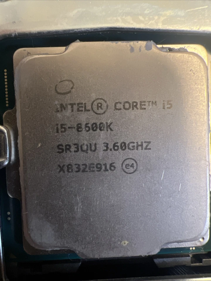 MSI B360, Intel i5-8600k, X2 Corsair Vengeance DDR4 RAM, enfriador de CPU Foto 1 de 4
