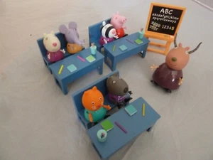 Peppa Pig Schule Klassenzimmer Spielset & 7 bewegliche Figuren inkl. Madame Gazelle - Bild 1 von 4