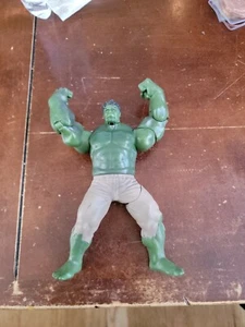 Marvel Avengers Incredible Hulk with Arm Swing Action & Spin 2011 Action Figure - Picture 1 of 3