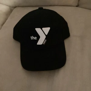 The ""YMCA"" - Negro/Blanco Logotipo-Gorra/Sombrero Ajustable - Imagen 1 de 4