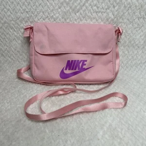 Bolso Bandolera Nike Futura 365 Damas 3L Medio Suave Rosa CW9300-690 - Imagen 1 de 6