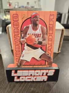 1995-96 Fleer - Flair Hardwood Leader Clifford Robinson #22 - Blazers - Picture 1 of 2