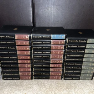 Encyclopedia Britannica 15th Edition - 1980 print - Complete Set Padded Leather - Picture 1 of 13