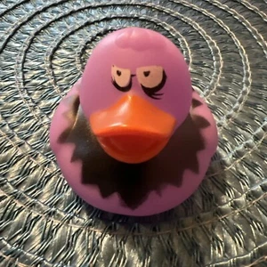 The Dreidel Co. 2" Gummi - Lila Crazy Halloween Zombie Ducking Jeep - Bild 1 von 5