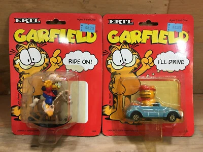 ERTL GARFIELD 2 estatuillas fundidas a presión 1990 NUEVAS en tarjeta "I'll Drive" y "Ride On" Foto 1 de 4