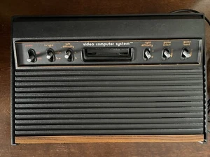 ATARI 2600 Wood Grain Console Light 6 Switch -- NOT Working For Parts ONLY - Bild 1 von 10