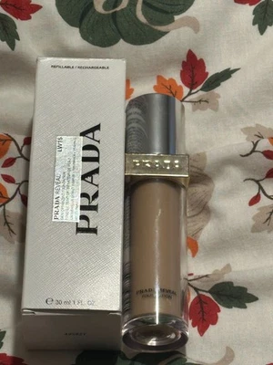 Prada Reveal Skin Optimising Foundation  LW15, 30 Mil damaged box - Image 1 of 2