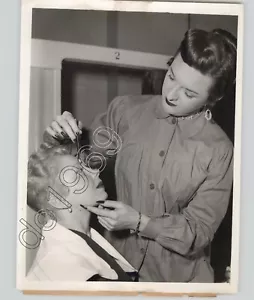 PIONEER TRANS WOMAN Charlotte Mcleod Makeup Artist NEW YORK 1955 Press Photo - Foto 1 di 2