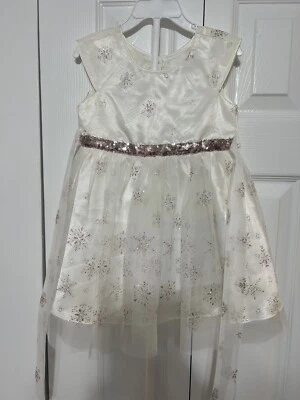 Vestido de Navidad para niña pequeña - 2T usado, hecho en Vietnam Foto 1 de 4