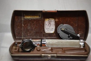 VINTAGE WELCH ALLYN DOCTORS OPHTHALMOSCOPE WITH BAKELITE CASE AS FOUND - Picture 1 of 2