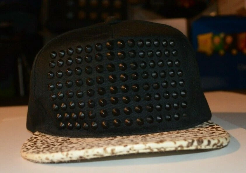 SELLADO Unisex Pelo de Poni Droga Tachonado Snapback Sombrero (Raro) Lunares Negros Usado Foto 1 de 4