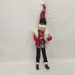 Raz Imports Posable Elfos de Navidad Rojo Negro Cuadros Cabaña Elfo Con Cardenal - Imagen 1 de 6