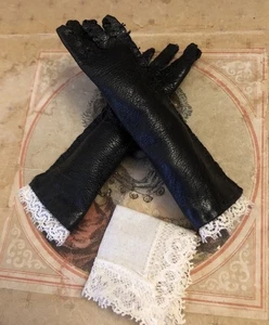 Antik Stil Vintage Dame Puppe modische Lederhandschuhe mit Spitzenbesatz & Taschentuch - Bild 1 von 9