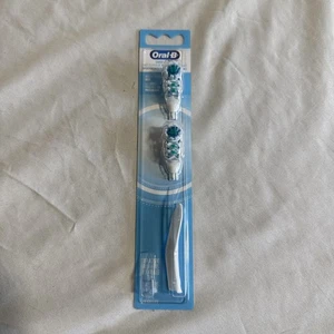 Oral-B Deep Clean Battery Powered Toothbrush Replacement Heads, 2 Count - Picture 1 of 2