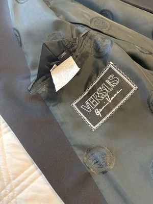 Chaqueta negra para hombre Versace Versus rara. Tres botones especiales, hechos en Italia, Foto 1 de 2
