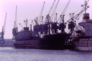 1990 Elizabeth K Shipping Ship Boat 35mm Original Slide Ref 2141M - Picture 1 of 1
