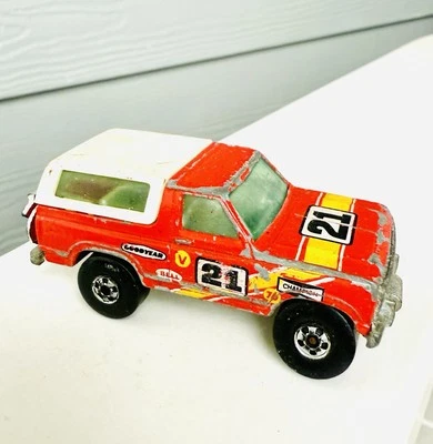 Hot Wheels No21 красный/белый Ford Bronco с мотоциклом 1980 Малайзия Blackwall - Изображение 1 из 4