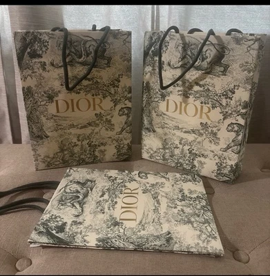 DIOR 3 piezas de bolsa de compras de regalo de 10x8x3 pulgadas para las fiestas (nueva) Foto 1 de 3