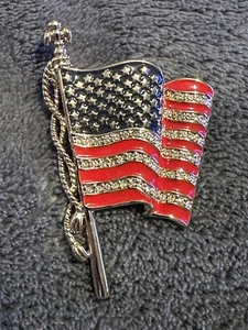 Vintage Monet 9-11 patriotische amerikanische Strass Flagge goldfarbene Anstecknadel Brosche - Bild 1 von 5
