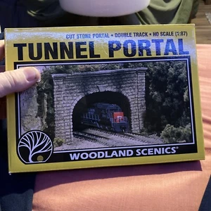 Woodland Scenics C1257 HO Cut Stone Tunnel Portal Double Track - Picture 1 of 2