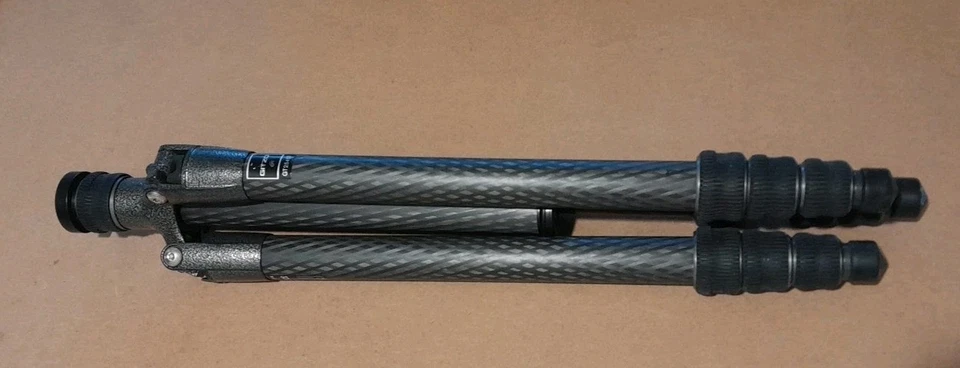 GITZO TRAVELER, GT2545T, CARBON TRIPOD. FOR PARTS AND REPAIR. HAS  LEG ISSUE. - image 1 of 4