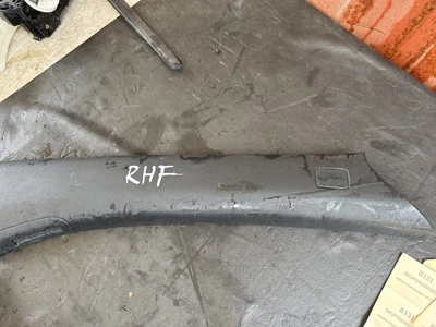 2009 Holden VE Commodore RH Front Fender Trim Rocker Molding #B131 - image 1 of 4