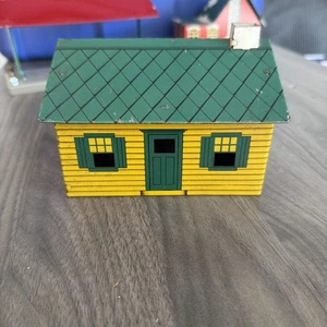 Vintage Tin Litho House H&H Sales Model 40 Hilltop - Non Illuminated - Picture 1 of 6