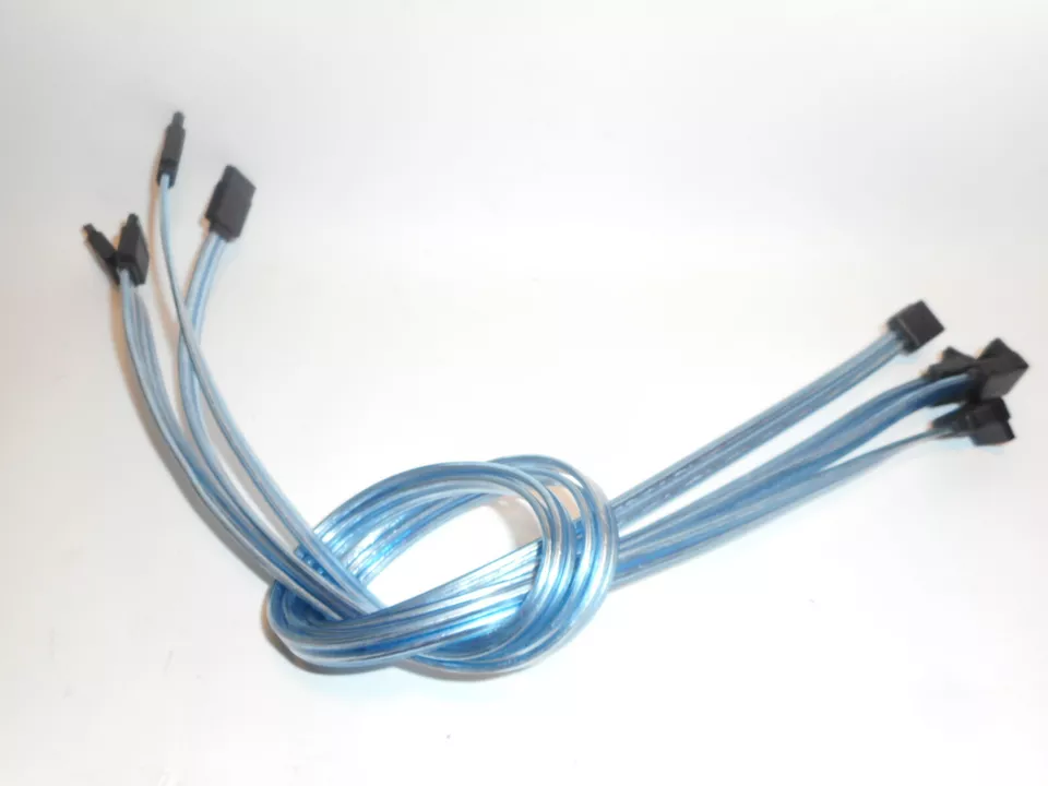 Belkin 13660 7 pin right angle Serial ATA SATA cable 22 inch length qty 4 - Image 1 of 4