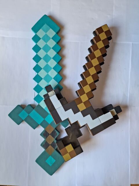 MINECRAFT - ESPADA 2 X 1 MATTEL - Desapegos de Roupas quase novas ou nunca  usadas para bebês, crianças e mamães. 746094