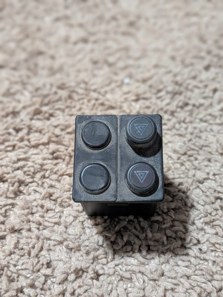 Alfa Romeo Spider 1983-94 • Interruptor de peligro de emergencia consola central OEM Foto 1 de 4