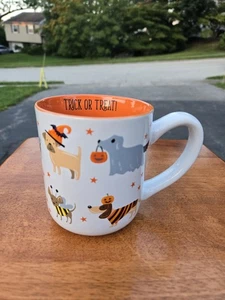 Taza de café para el hogar Sheffield con disfraces perros truco o trato de Halloween - Imagen 1 de 11