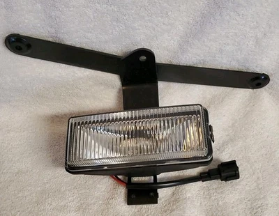 Faro antiniebla TYC 19-5804-00 para Nissan Xterra 00-01 Foto 1 de 3