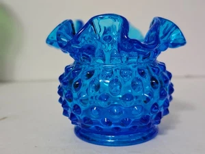 FENTON Vintage Colonial-Blue Hobnail Ruffled Rose Bowl Vase - Picture 1 of 6
