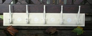 Vintage 5 hook coat rack, painted pale cream, stencilled white shells, rustic - Picture 1 of 5
