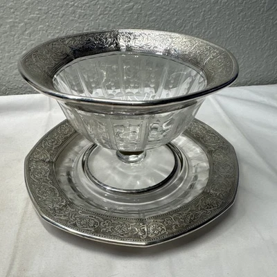Plato y cuenco de postre de vidrio vintage con borde de plata grabado y vidrio Foto 1 de 4