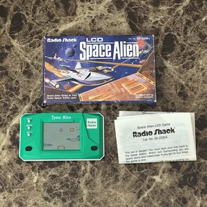 De Colección Retro 1989 Radio Shack Tandy Space Alien LCD Juego Electrónico con Caja y Manual - Imagen 1 de 3