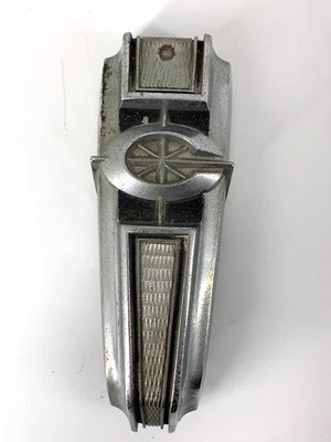 Número de pieza emblema parrilla Toyota Corona 715161 Foto 1 de 4