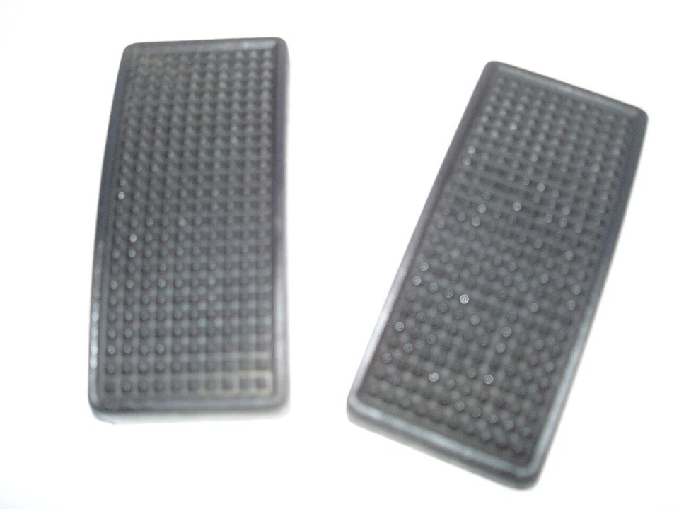 AUSTIN HEALEY 100-4, 100-6, 3000 BN1-BJ8 BRAKE &,CLUTCH PEDAL RUBBERS x 2 1B8751 - Image 1 of 1