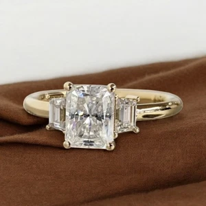 Fede Nuziale Oro Giallo 18K 2,50 Ct Taglio Smeraldo Certificato IGI Diamante Coltivato in Laboratorio - Foto 1 di 10