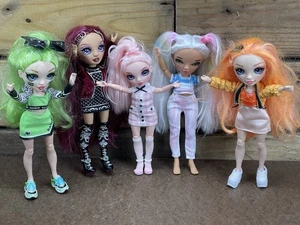 Rainbow High Cheer Modepuppen Konvolut 5 Puppen - Bild 1 von 21
