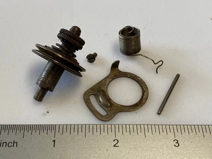 Pieza de máquina de coser Singer 127 vintage (1920) - Conjunto de tensión de hilo - Imagen 1 de 2