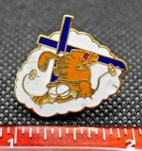 Garfield Ski Lapel Pin Vintage Garfield Crashed in Snowbank - Picture 1 of 3
