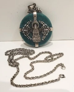 Colgante Guanyin de plata de ley tallada en jade verde con cadena - Compasión - Imagen 1 de 5