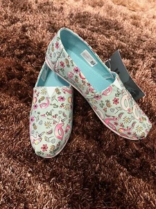 Toms Girl Shoe Size 4 - Picture 1 of 5